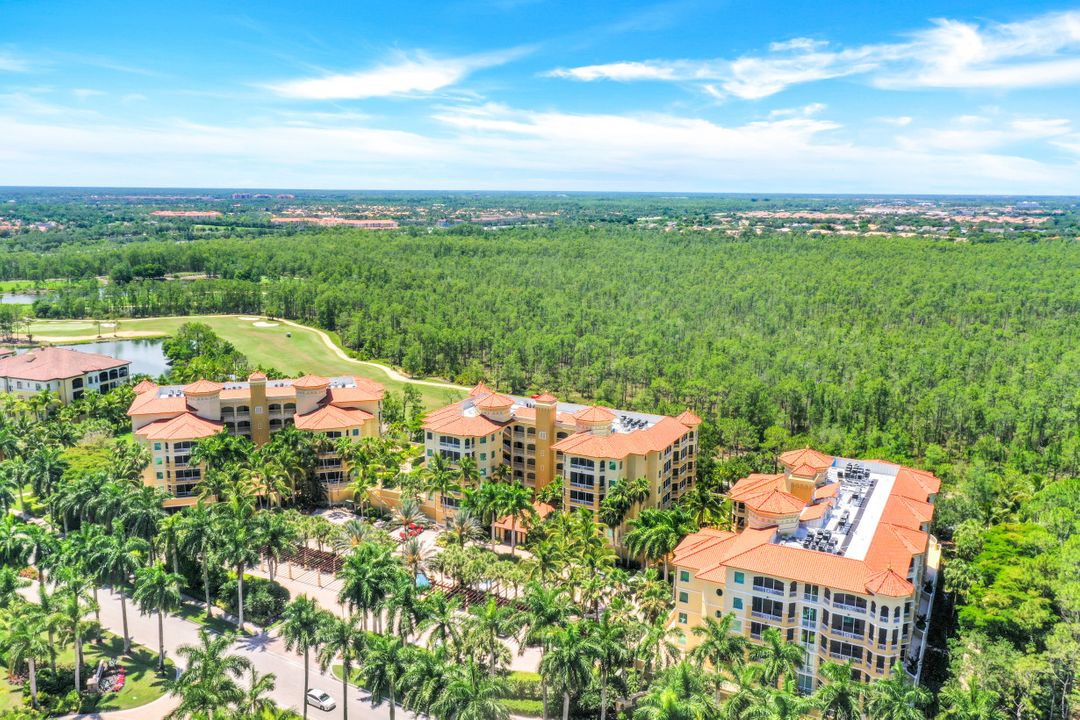 2748 Tiburon Blvd E #202, Naples, FL 34109