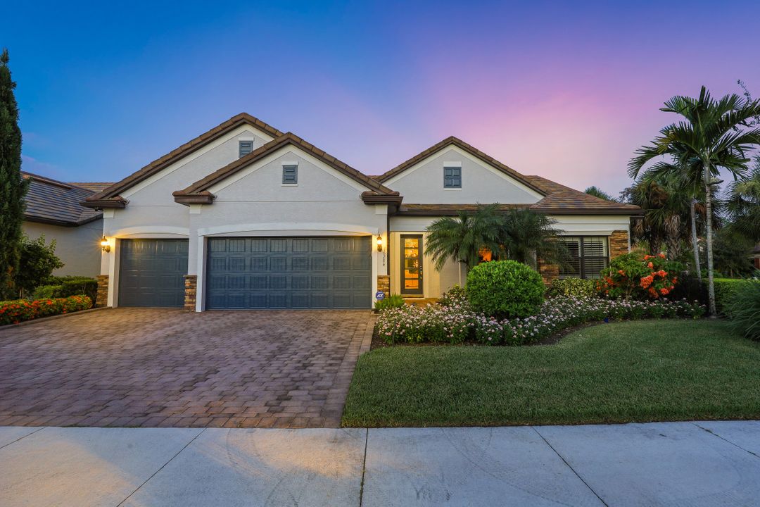 16284 Camden Lakes Cir, Naples, FL 34110