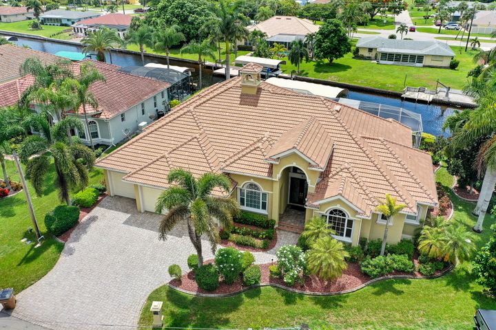 5214 Nautilus Dr, Cape Coral, FL 33904